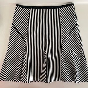 Banana Republic Fluted Skirt | Size 2P